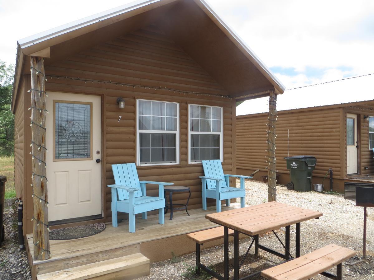All Tucked Inn Cabins Stockdale エクステリア 写真