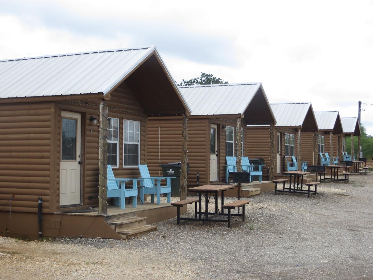 All Tucked Inn Cabins Stockdale エクステリア 写真