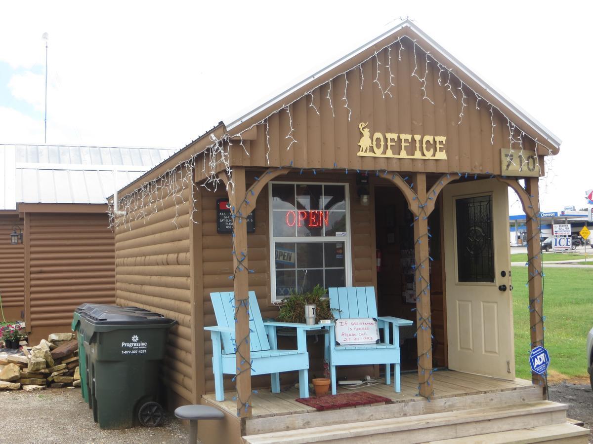 All Tucked Inn Cabins Stockdale エクステリア 写真