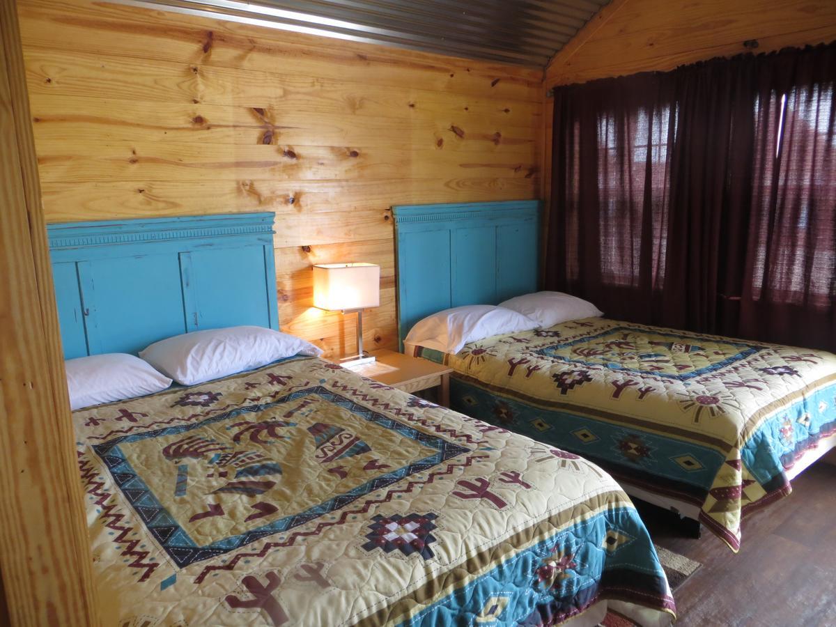 All Tucked Inn Cabins Stockdale エクステリア 写真