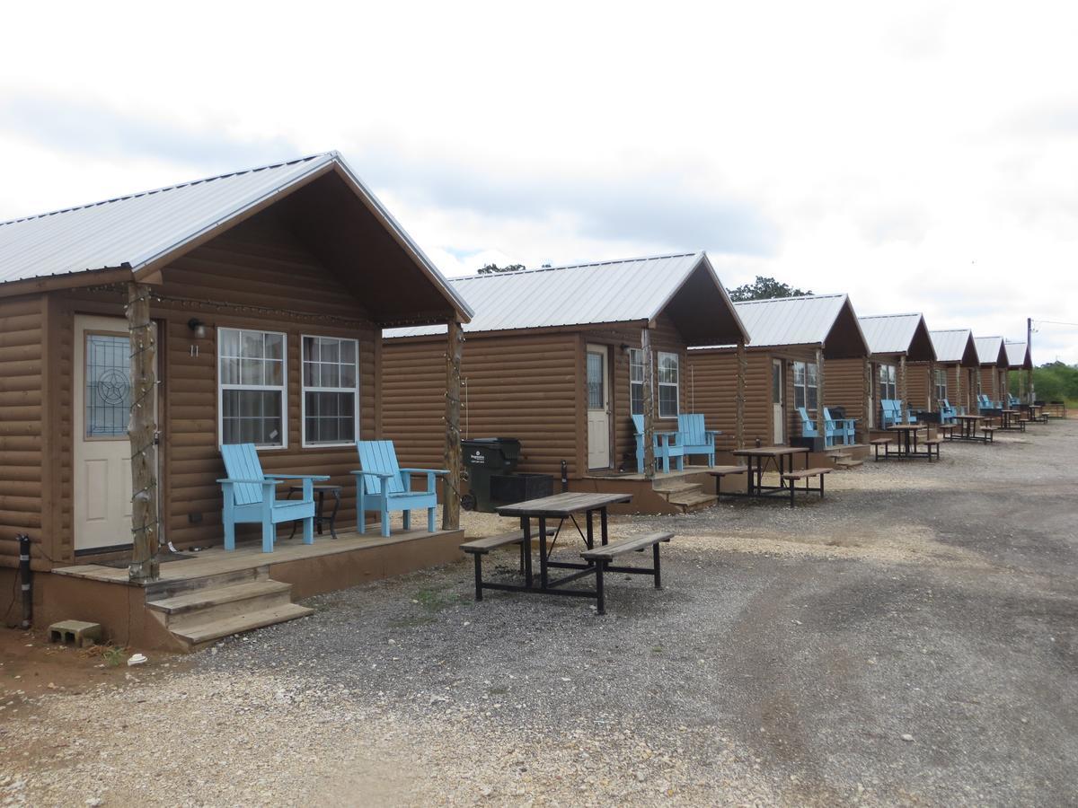 All Tucked Inn Cabins Stockdale エクステリア 写真