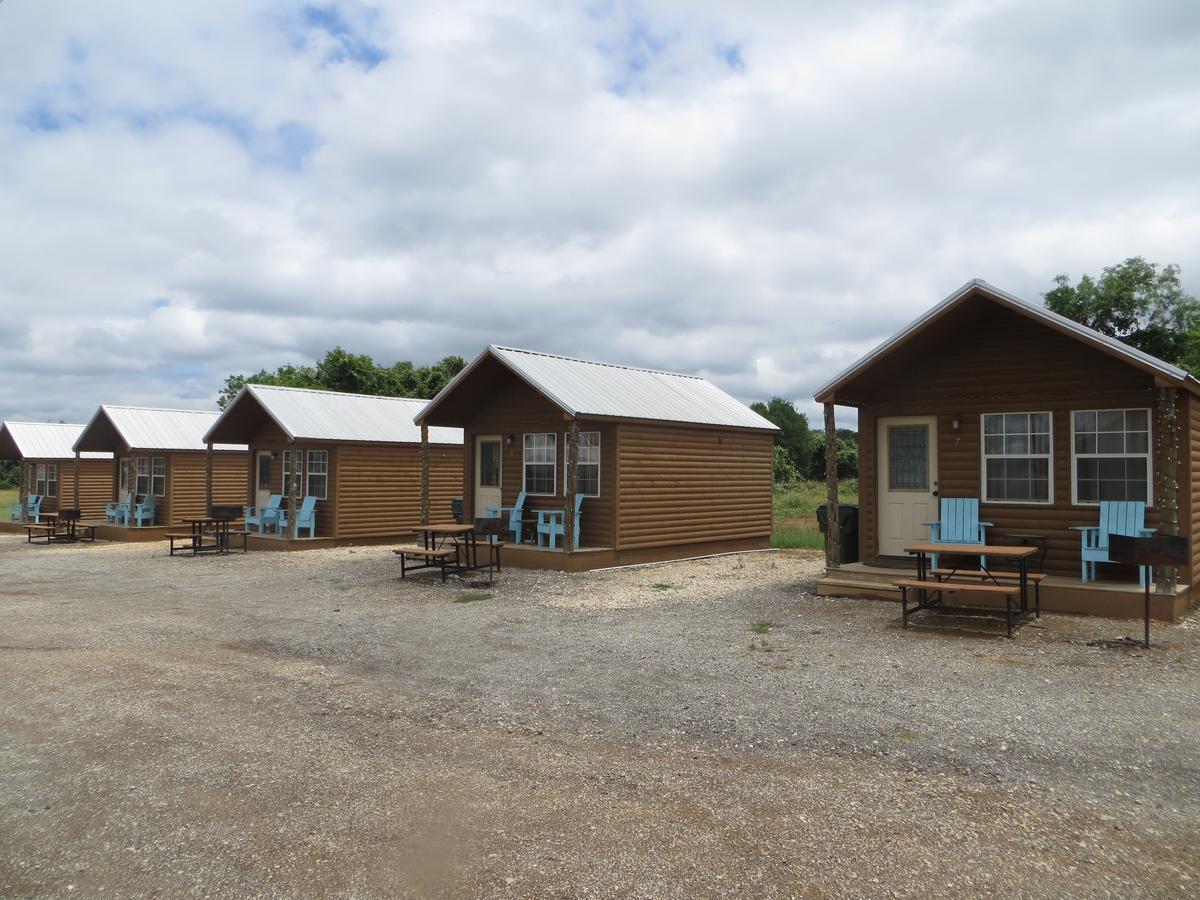 All Tucked Inn Cabins Stockdale エクステリア 写真